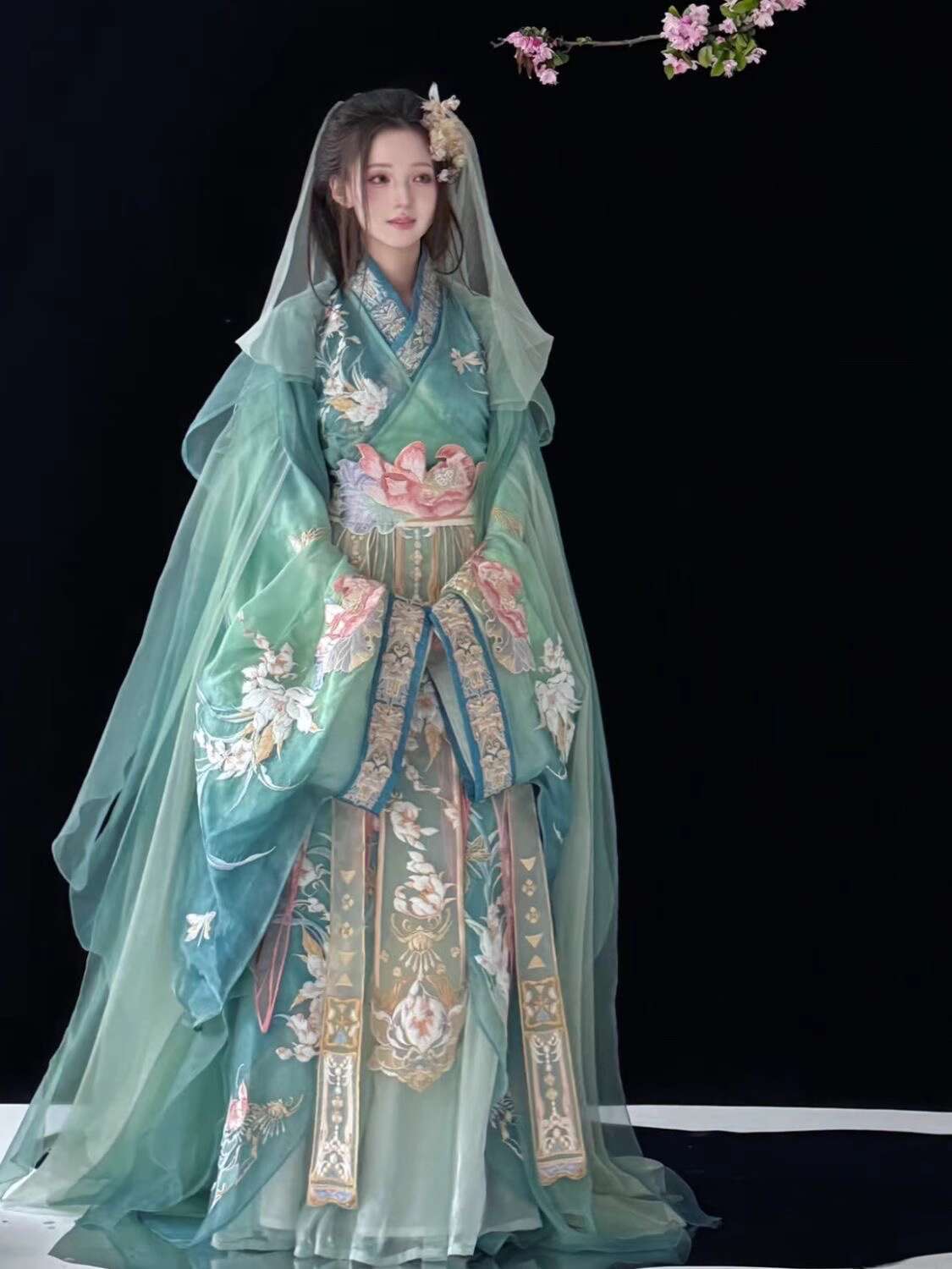 Robe Silk Women - ใหม่เฟียสต้าคาร์นิวัลฮาโลวีนคอสคอสเพลย์ฮันฟูสตรีแฟชั่นสงครามราชสำนักเสื้อคลุมอุตสาหกรรมหนักเย็บปักถักร้อยกระโปรงยาวเอว